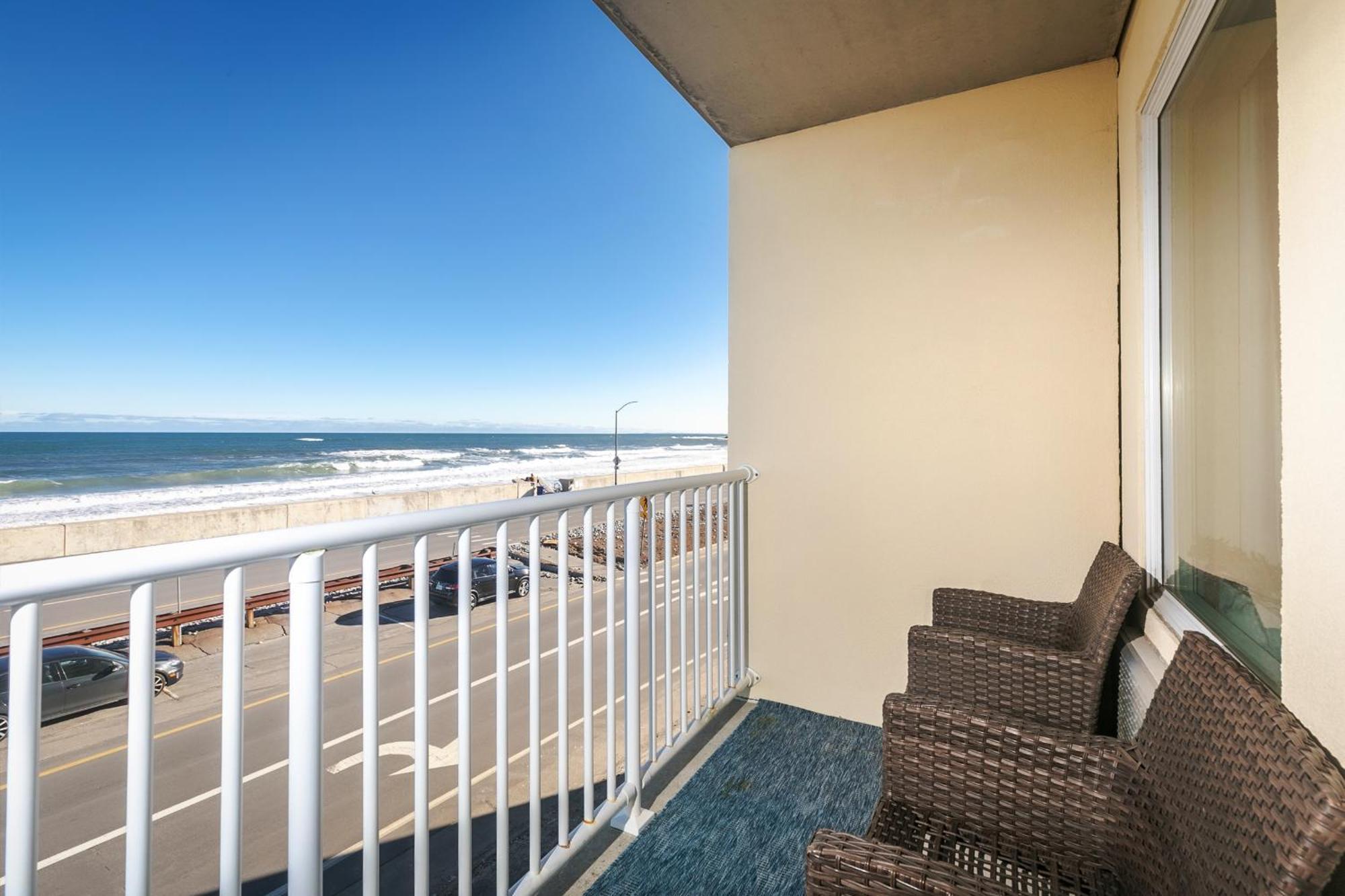 המפטון Direct Oceanfront Studio Suite! מראה חיצוני תמונה